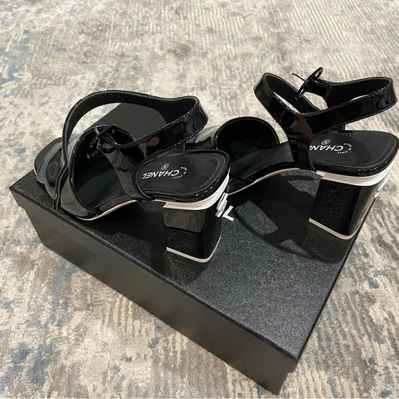 Chanel Patent Calfskin Sandal - size 36 - Picture 4 of 8